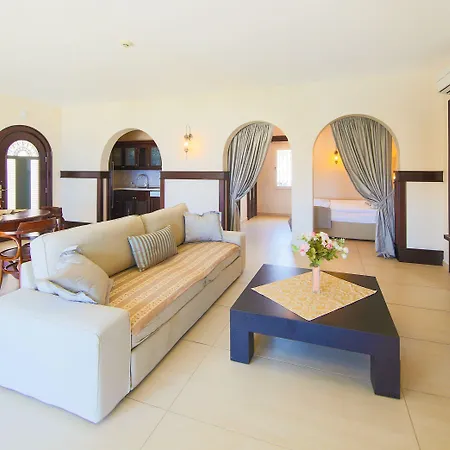 Salmakis & Semesteranläggning (resort)